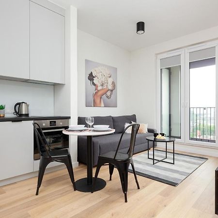 Apartments Business Center Wola Ordona By Renters ワルシャワ エクステリア 写真